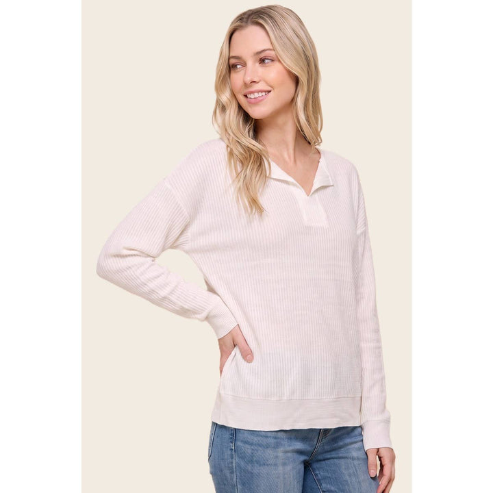 SPLT NECK MINI WAFFLE SWEATER