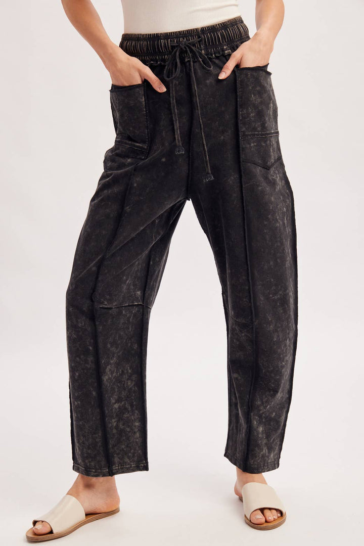 WASHED-OUT EXPOSED SEAM BARREL PANTS