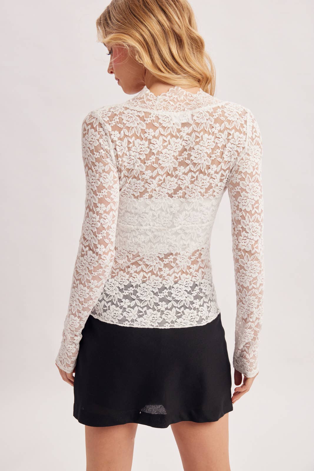 OPENWORK LACE SCALLOP TRIMMED V-NECK  TOP WITH NO LINING