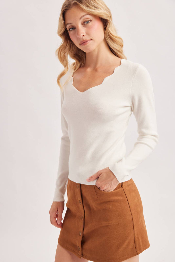 SCALLOP NECK KNIT TOP