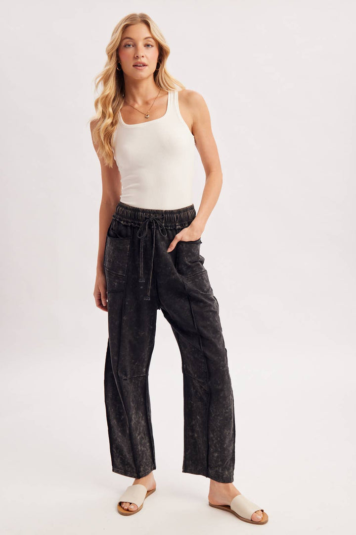 WASHED-OUT EXPOSED SEAM BARREL PANTS