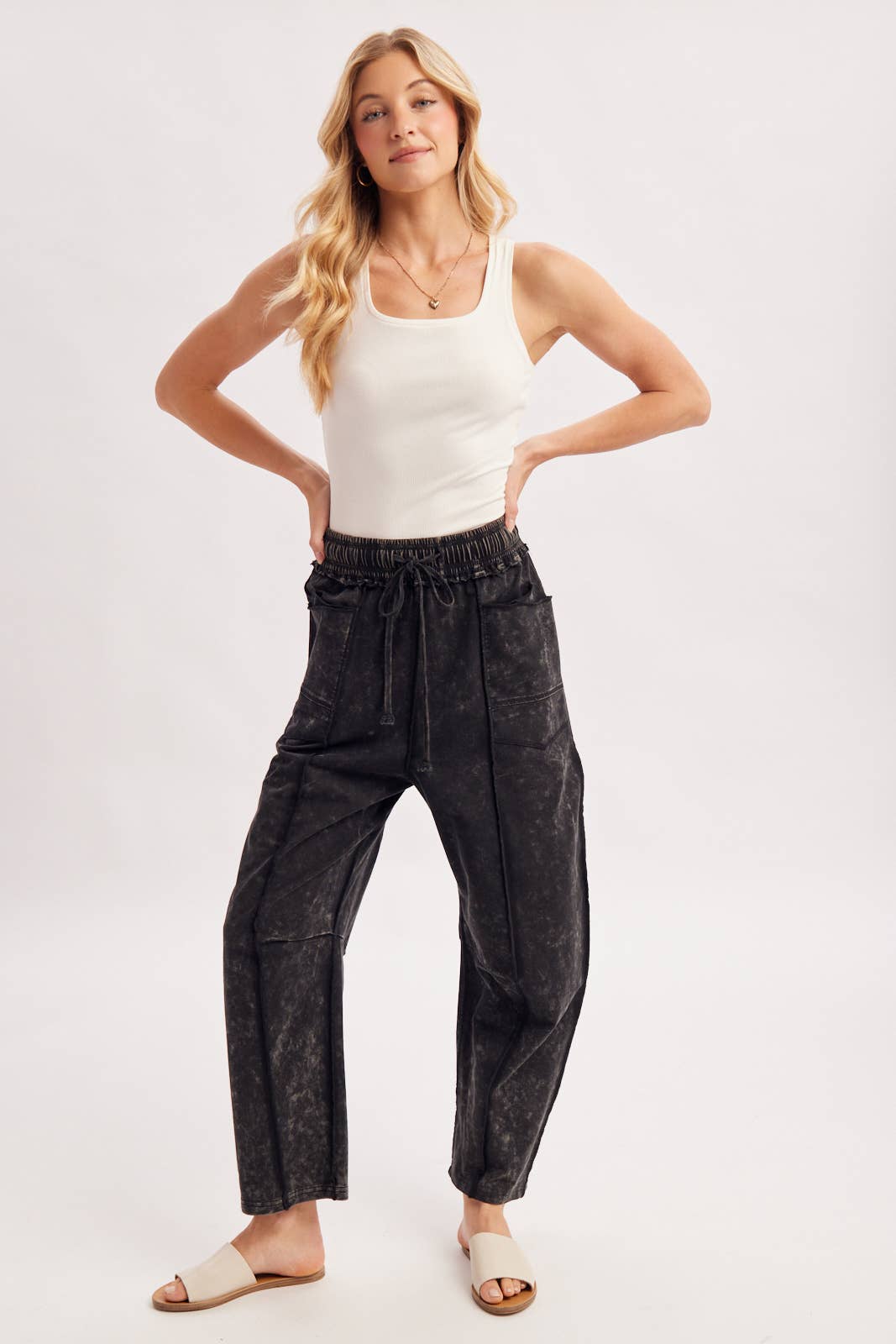 WASHED-OUT EXPOSED SEAM BARREL PANTS