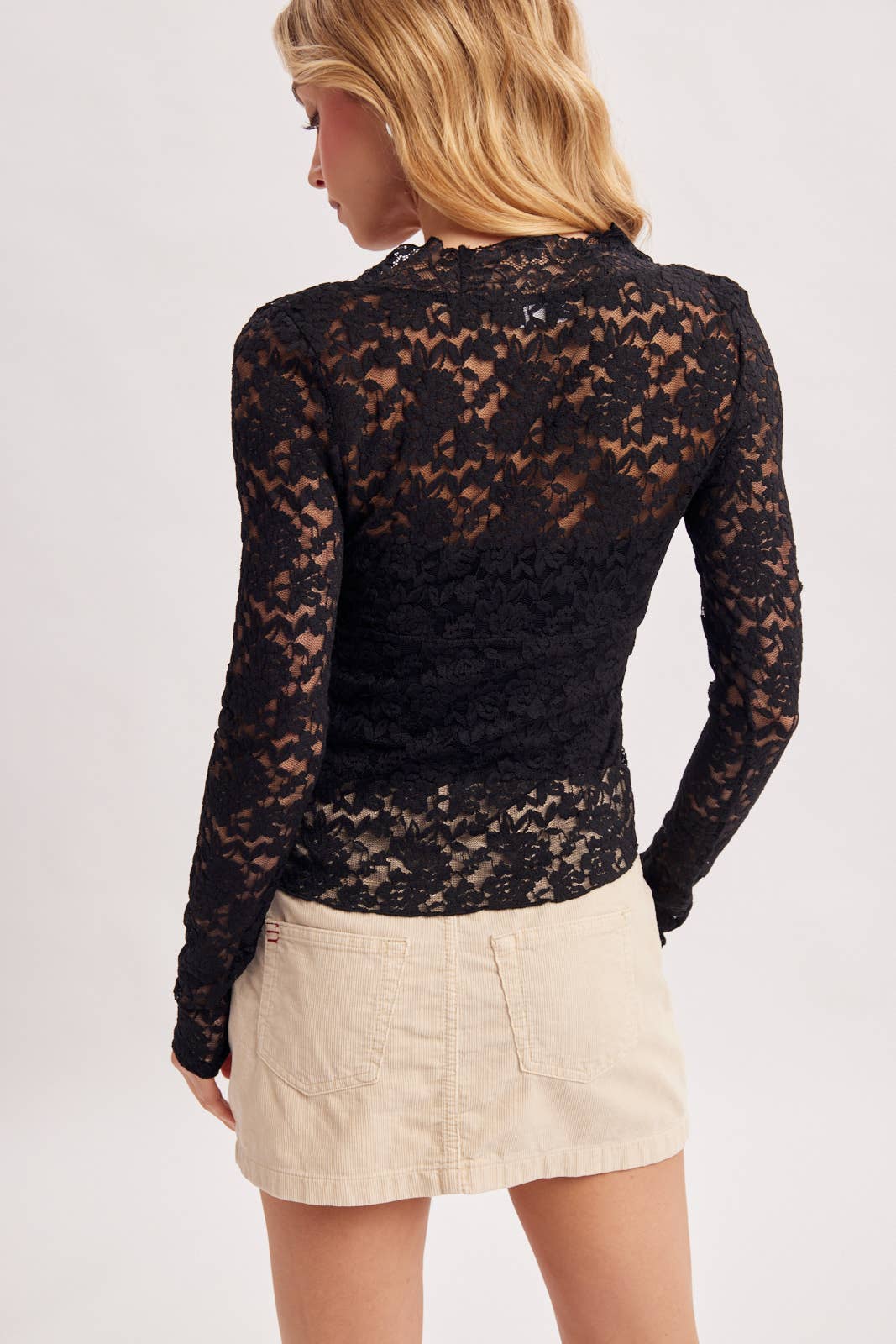 OPENWORK LACE SCALLOP TRIMMED V-NECK  TOP WITH NO LINING