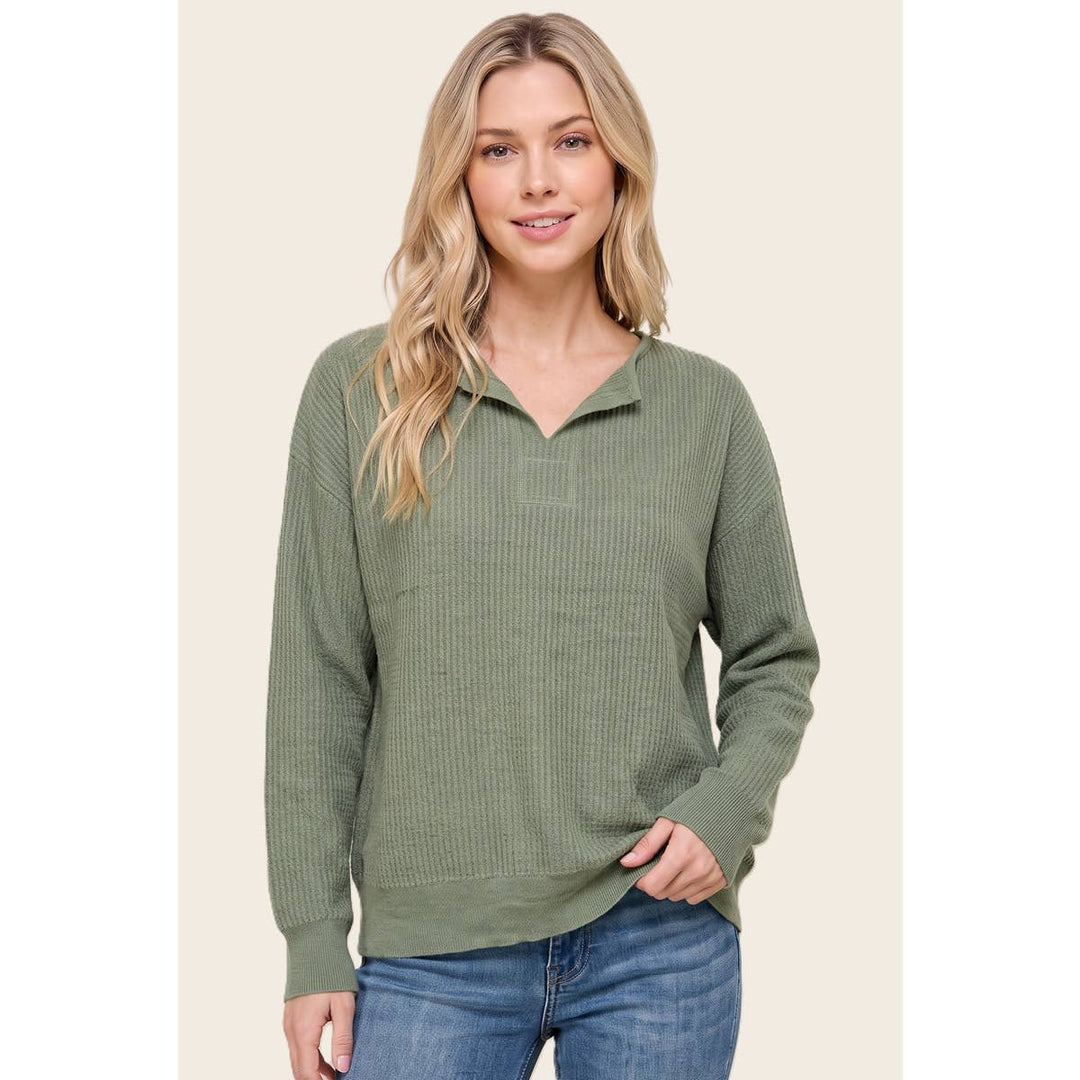SPLT NECK MINI WAFFLE SWEATER