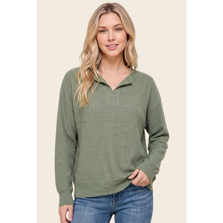 SPLT NECK MINI WAFFLE SWEATER