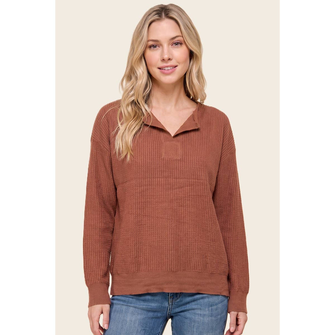 SPLT NECK MINI WAFFLE SWEATER