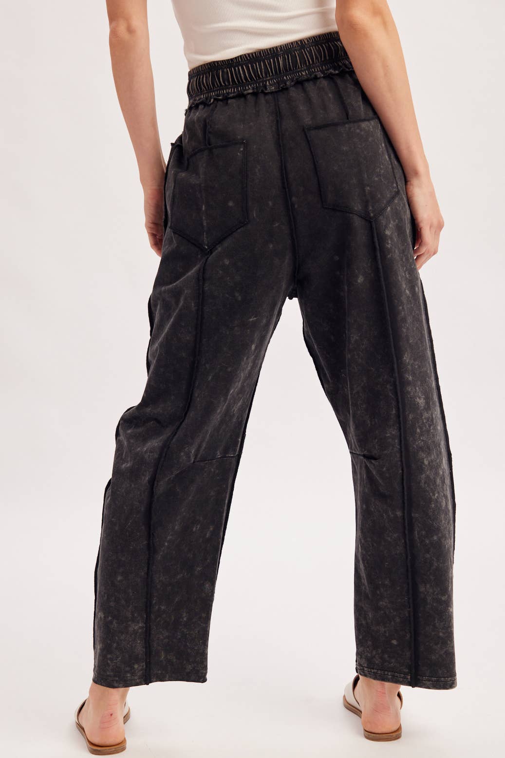 WASHED-OUT EXPOSED SEAM BARREL PANTS