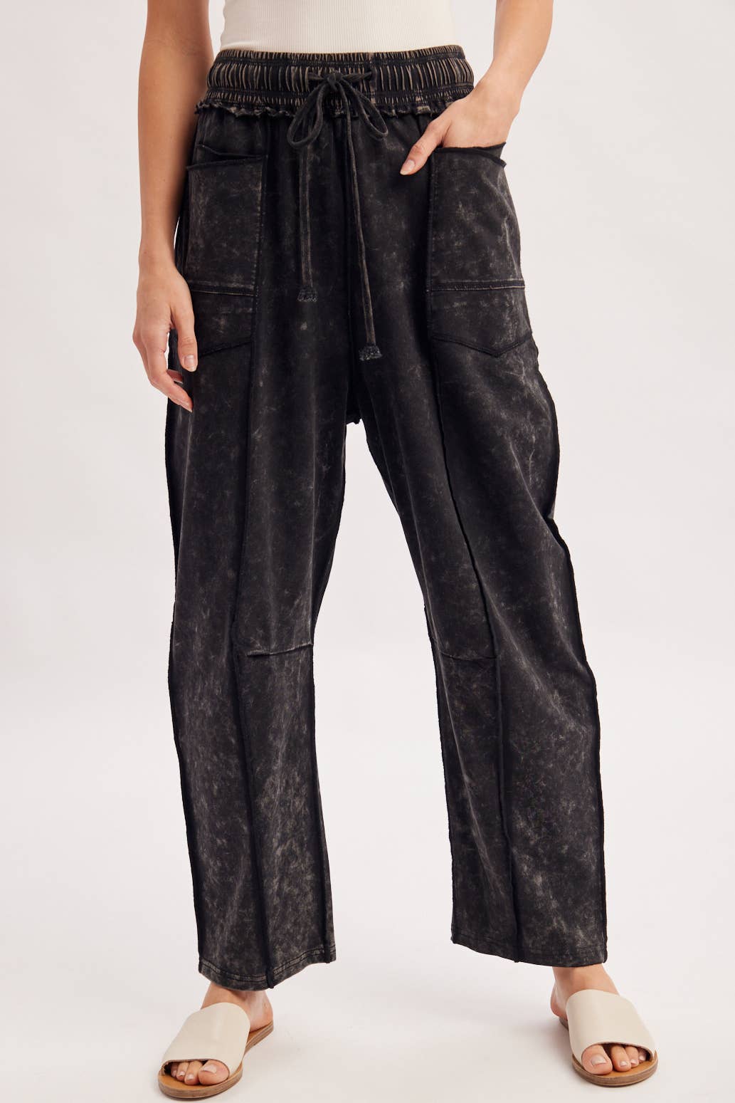 WASHED-OUT EXPOSED SEAM BARREL PANTS